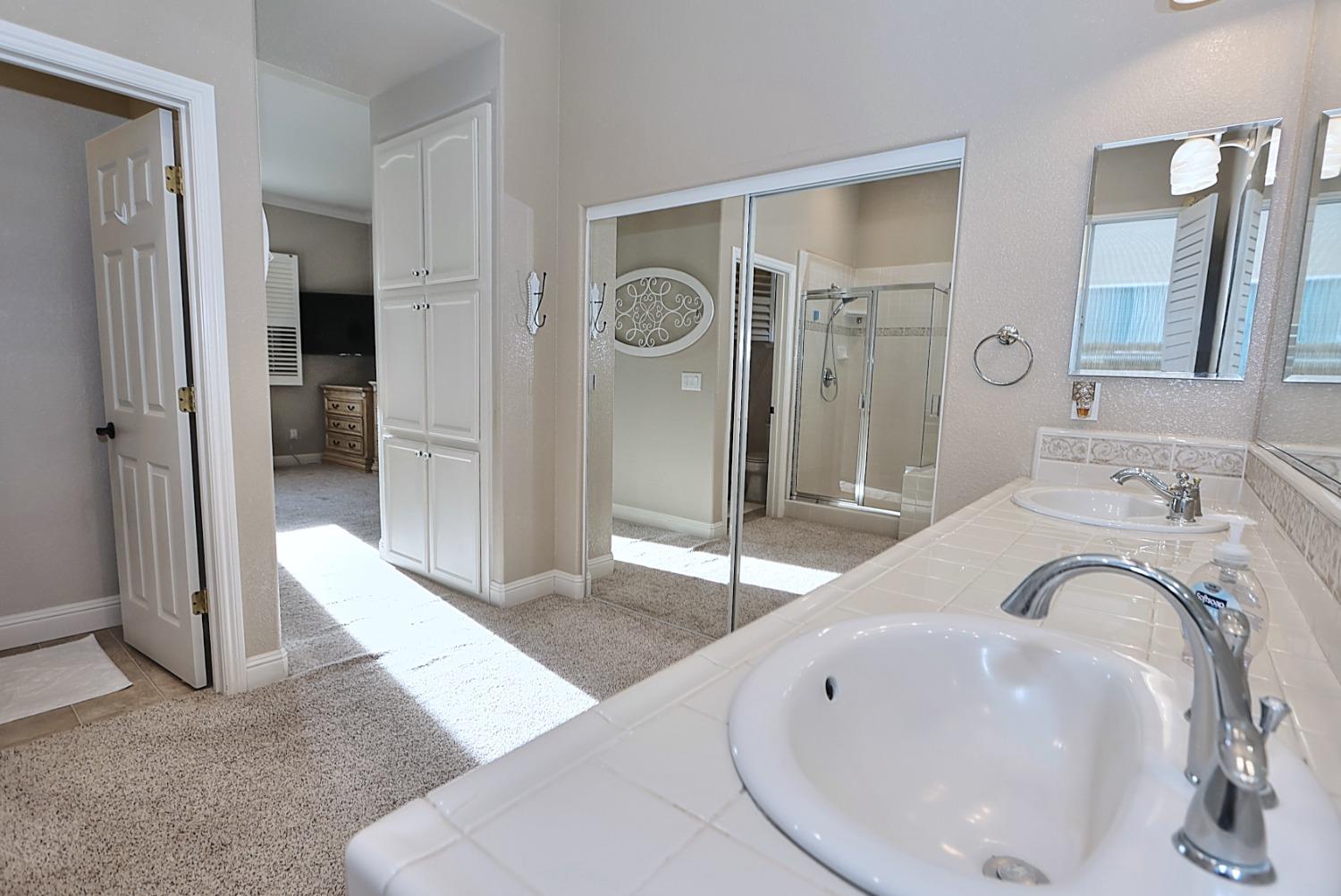 Detail Gallery Image 32 of 69 For 924 Cottrell Way, Galt,  CA 95632 - 5 Beds | 2/1 Baths