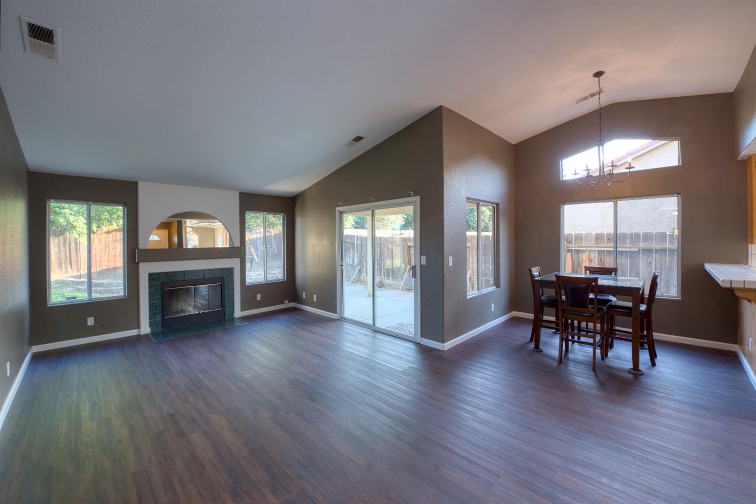Detail Gallery Image 4 of 27 For 1422 via Del Pettoruto, Gustine,  CA 95322 - 3 Beds | 2 Baths
