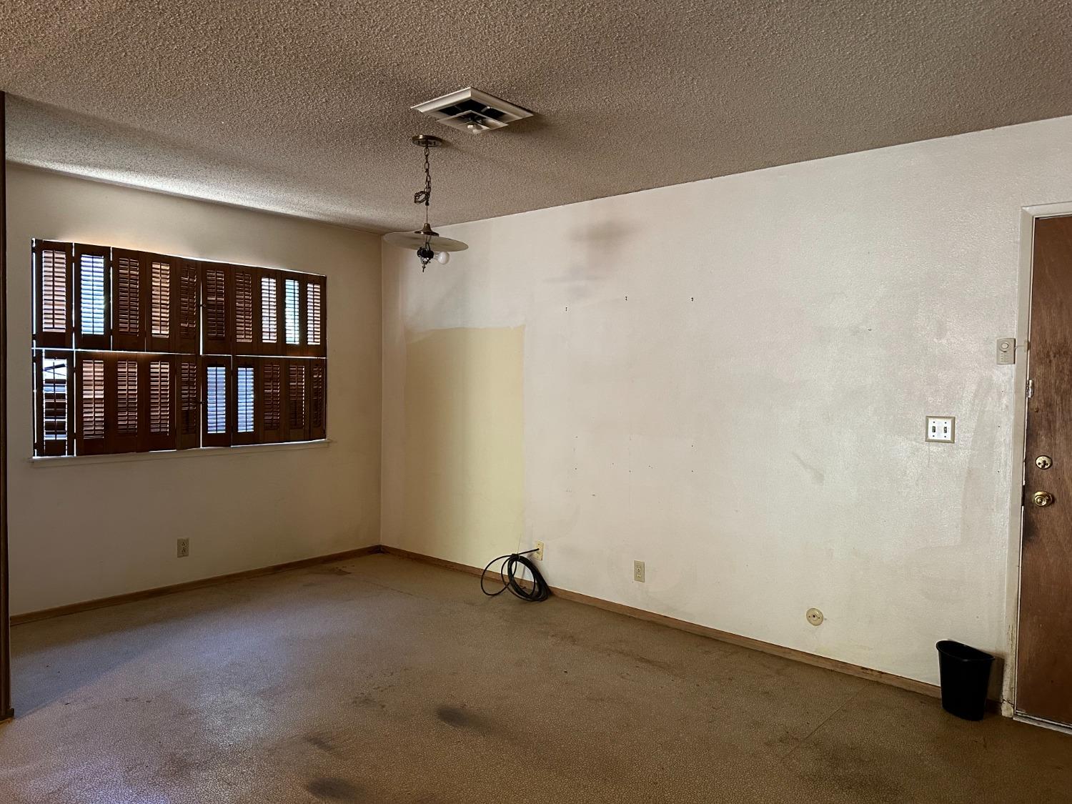 Detail Gallery Image 9 of 22 For 3115 Del Rio Dr, Stockton,  CA 95204 - 3 Beds | 2 Baths