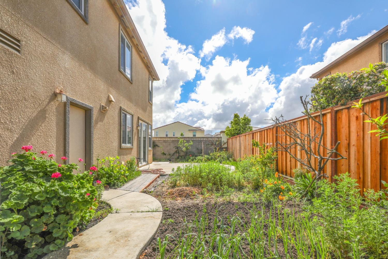 Detail Gallery Image 22 of 22 For 18 Suffolk Hills Pl, Sacramento,  CA 95835 - 4 Beds | 2/1 Baths