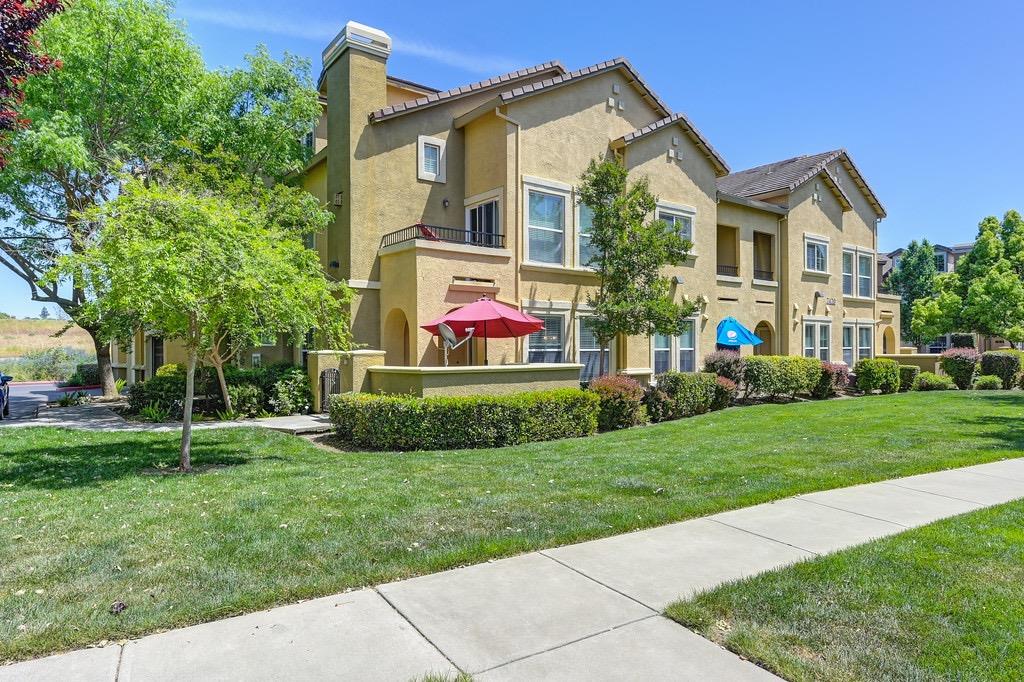 Detail Gallery Image 3 of 62 For 2420 San Marco St #5,  West Sacramento,  CA 95691 - 2 Beds | 2 Baths