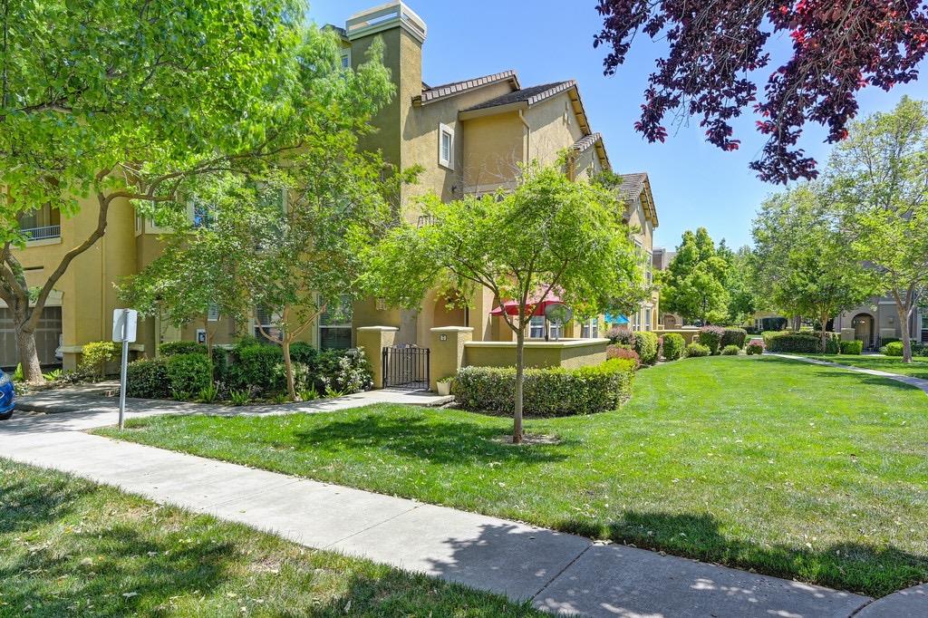 Detail Gallery Image 5 of 62 For 2420 San Marco St #5,  West Sacramento,  CA 95691 - 2 Beds | 2 Baths