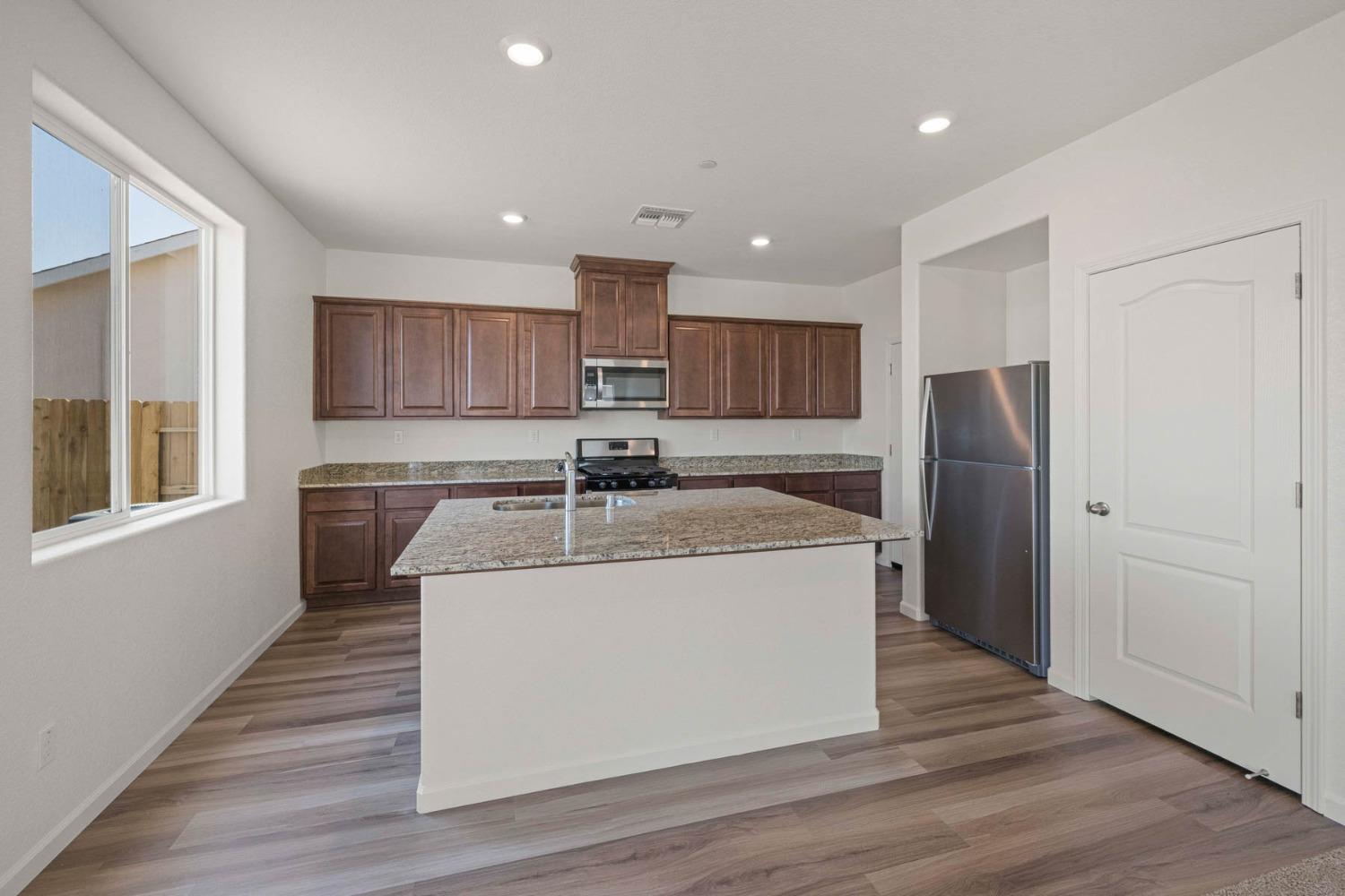 Detail Gallery Image 9 of 19 For 3061 Stones Ln, Stockton,  CA 95212 - 5 Beds | 3 Baths
