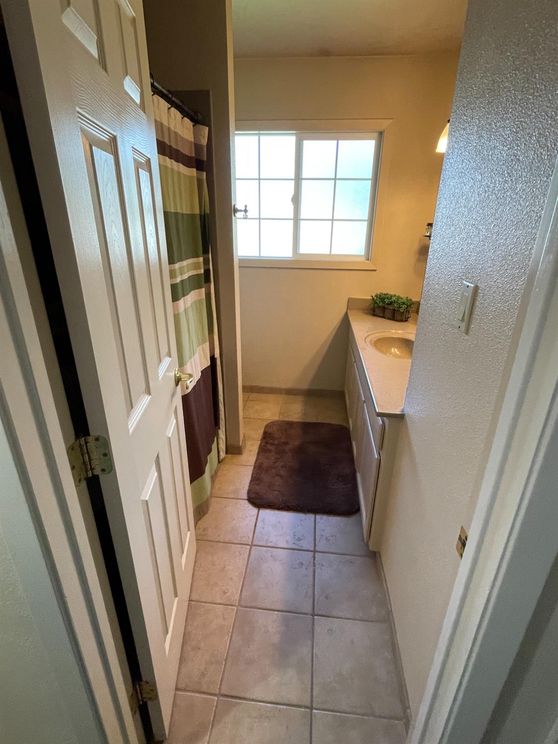 Detail Gallery Image 17 of 48 For 220 Eagle Ct, Modesto,  CA 95350 - 4 Beds | 2 Baths