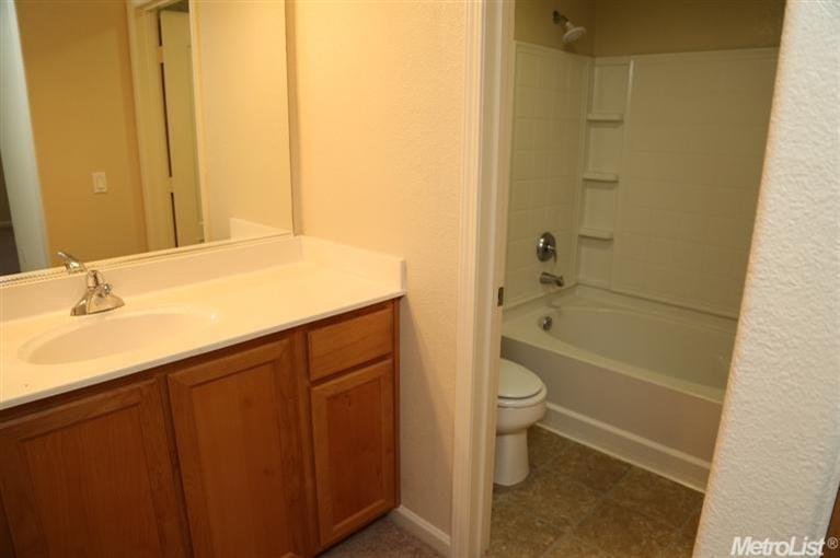 Detail Gallery Image 14 of 18 For 500 Moon Cir #527,  Folsom,  CA 95630 - 2 Beds | 2 Baths