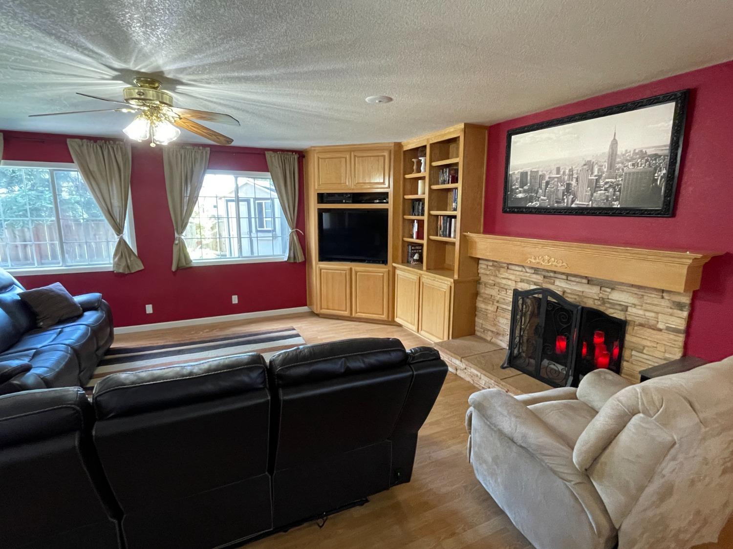 Detail Gallery Image 9 of 48 For 220 Eagle Ct, Modesto,  CA 95350 - 4 Beds | 2 Baths
