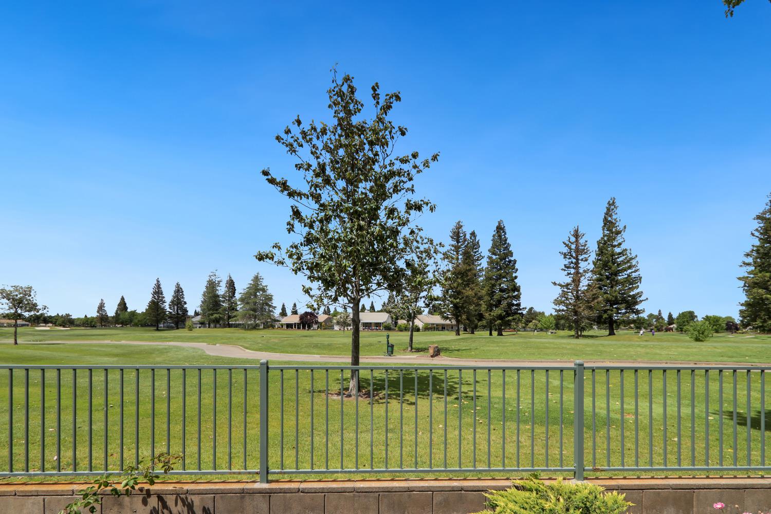 Detail Gallery Image 42 of 45 For 6161 Rose Garden Ln, Roseville,  CA 95747 - 3 Beds | 2 Baths