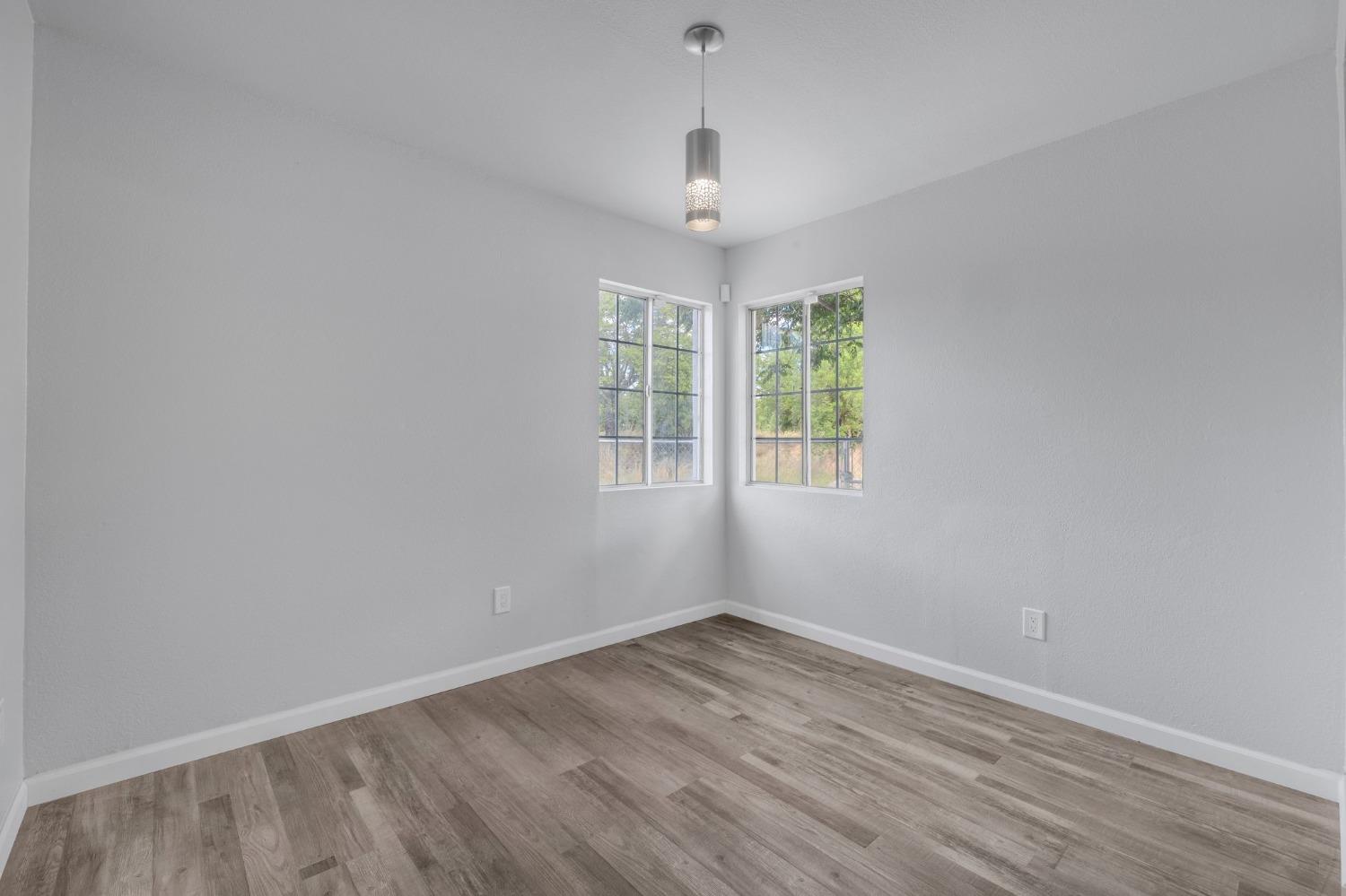Detail Gallery Image 7 of 29 For 2320 Traction Avenue, Sacramento,  CA 95815 - 3 Beds | 1 Baths