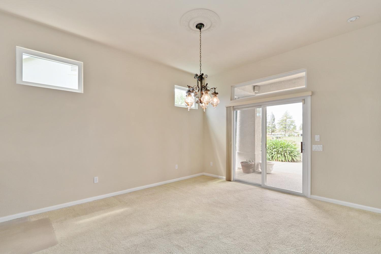 Detail Gallery Image 9 of 45 For 6161 Rose Garden Ln, Roseville,  CA 95747 - 3 Beds | 2 Baths