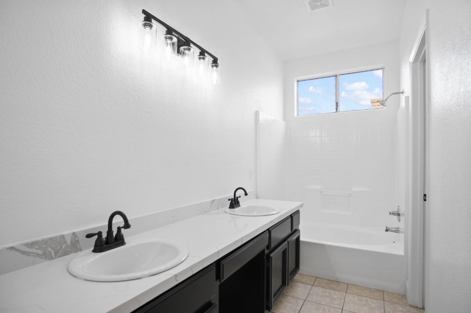 Detail Gallery Image 23 of 33 For 2885 Nichols Ct, West Sacramento,  CA 95691 - 4 Beds | 2/1 Baths