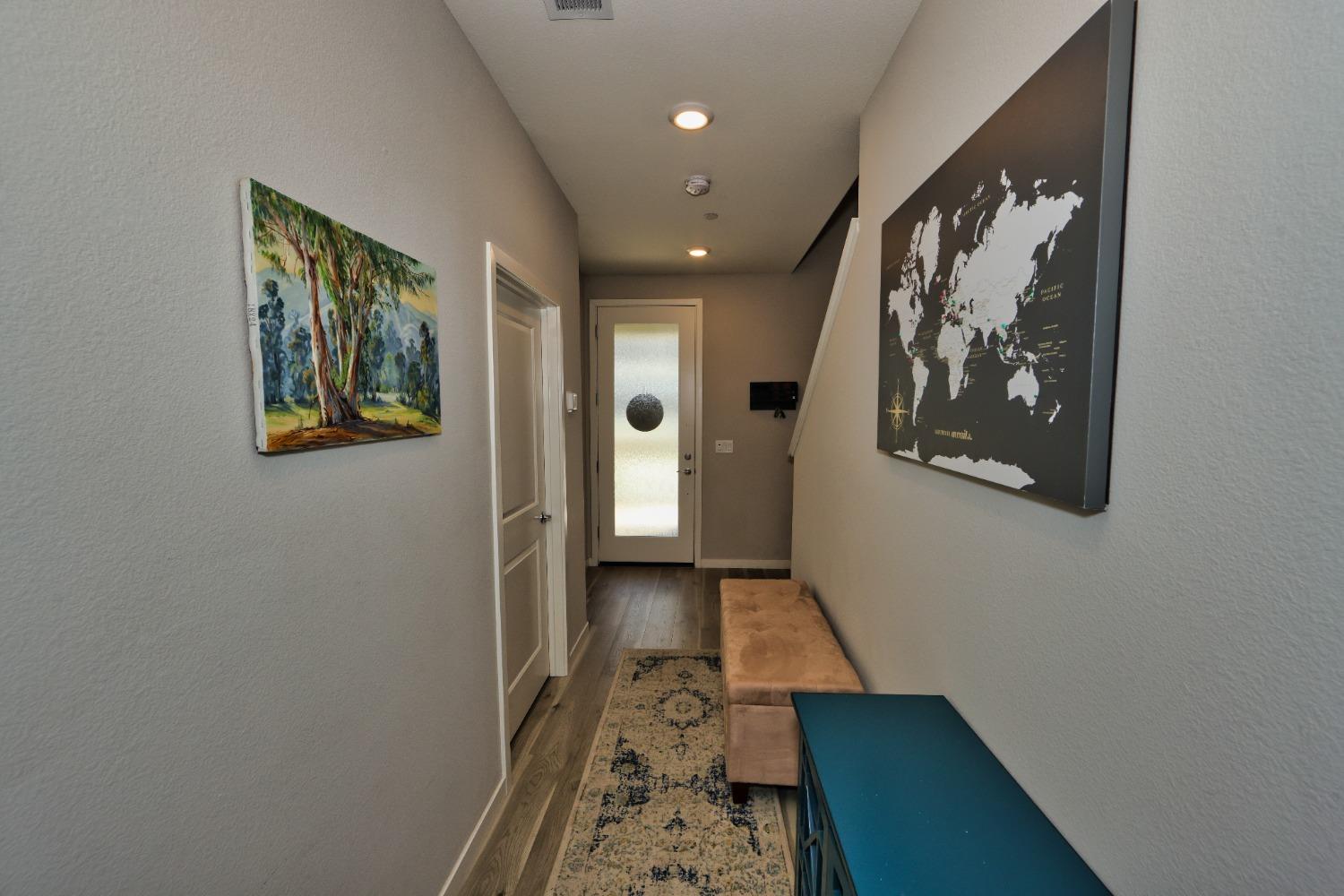 Detail Gallery Image 3 of 28 For 3062 Eagle Chase Walk, Sacramento,  CA 95833 - 3 Beds | 3/1 Baths