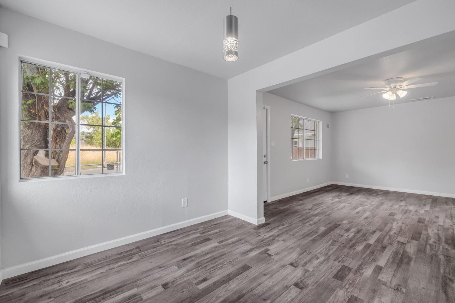 Detail Gallery Image 8 of 29 For 2320 Traction Avenue, Sacramento,  CA 95815 - 3 Beds | 1 Baths