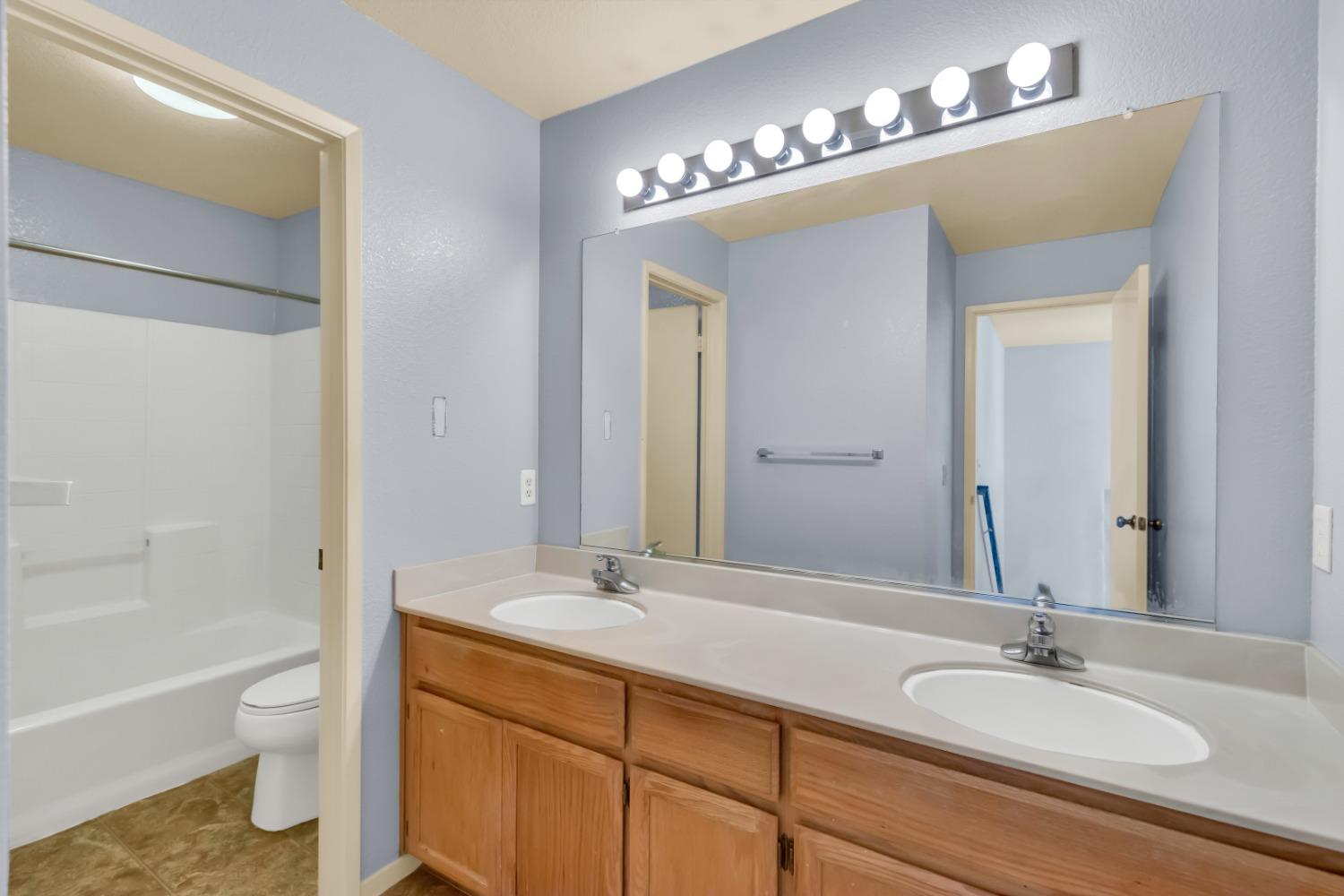 Detail Gallery Image 40 of 59 For 3134 E Laguna Ct, Elk Grove,  CA 95758 - 3 Beds | 2/1 Baths
