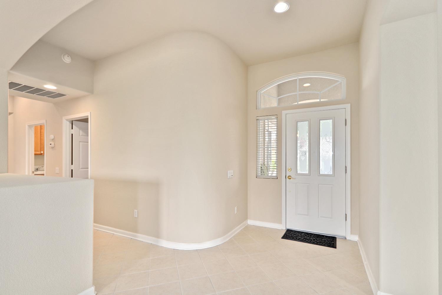 Detail Gallery Image 6 of 45 For 6161 Rose Garden Ln, Roseville,  CA 95747 - 3 Beds | 2 Baths