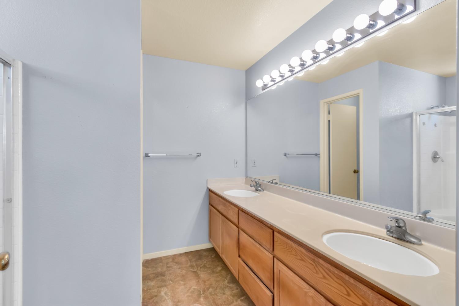 Detail Gallery Image 32 of 59 For 3134 E Laguna Ct, Elk Grove,  CA 95758 - 3 Beds | 2/1 Baths