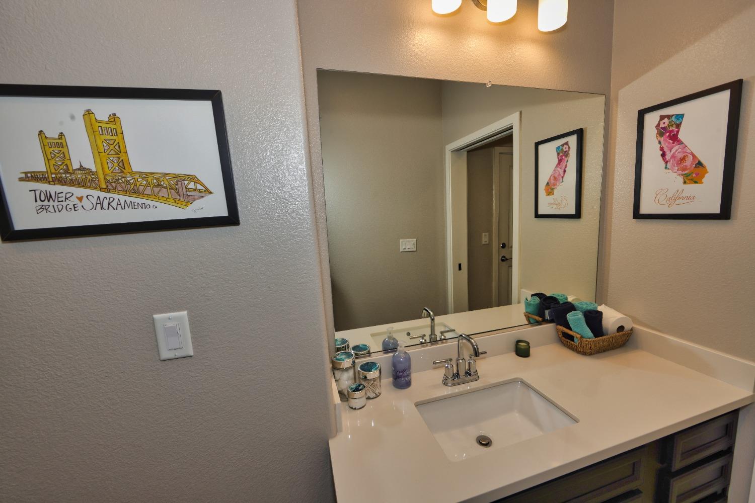 Detail Gallery Image 5 of 28 For 3062 Eagle Chase Walk, Sacramento,  CA 95833 - 3 Beds | 3/1 Baths