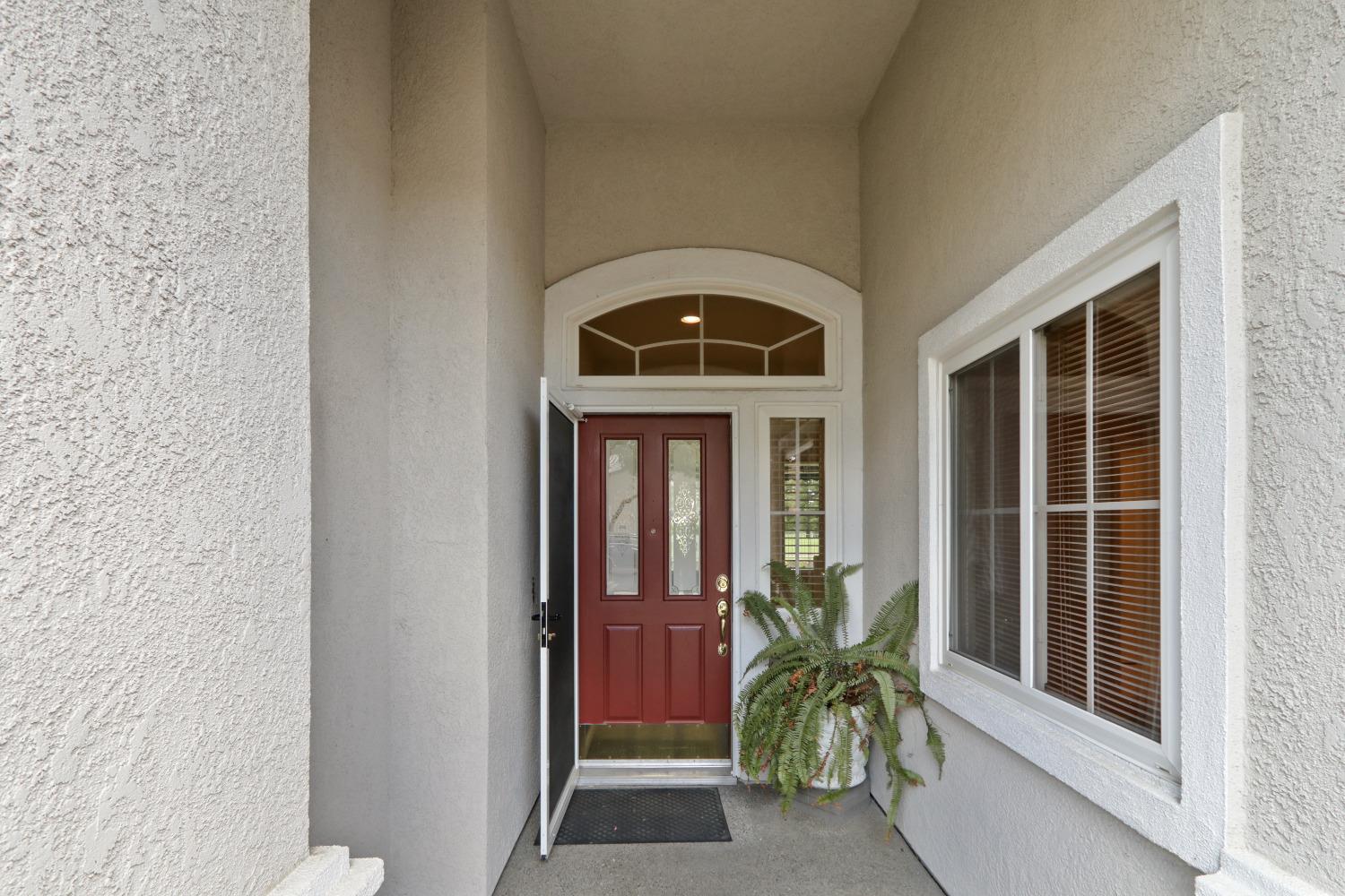 Detail Gallery Image 5 of 45 For 6161 Rose Garden Ln, Roseville,  CA 95747 - 3 Beds | 2 Baths