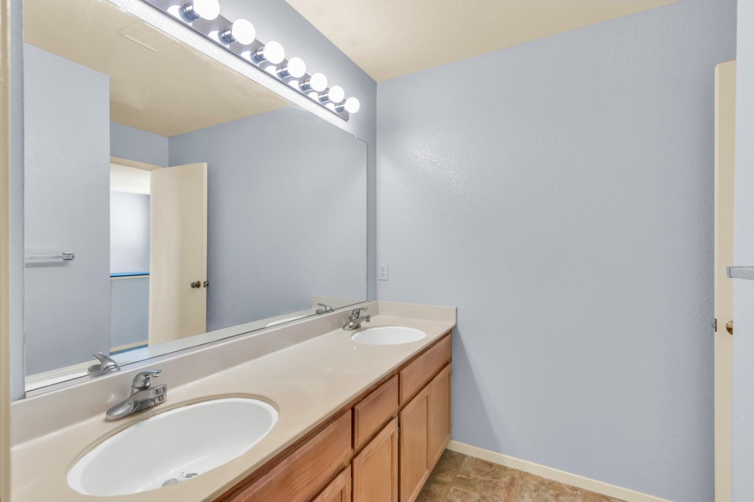 Detail Gallery Image 41 of 59 For 3134 E Laguna Ct, Elk Grove,  CA 95758 - 3 Beds | 2/1 Baths