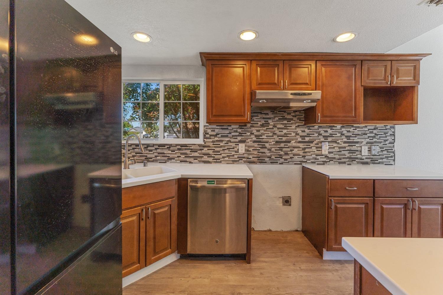 Detail Gallery Image 4 of 26 For 2882 Mergansers Ct, West Sacramento,  CA 95691 - 3 Beds | 2 Baths