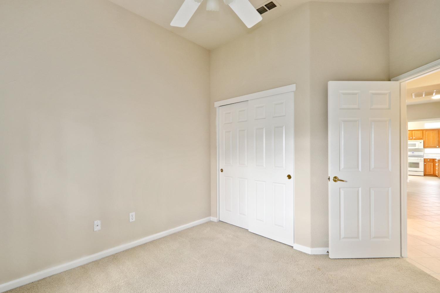 Detail Gallery Image 34 of 45 For 6161 Rose Garden Ln, Roseville,  CA 95747 - 3 Beds | 2 Baths