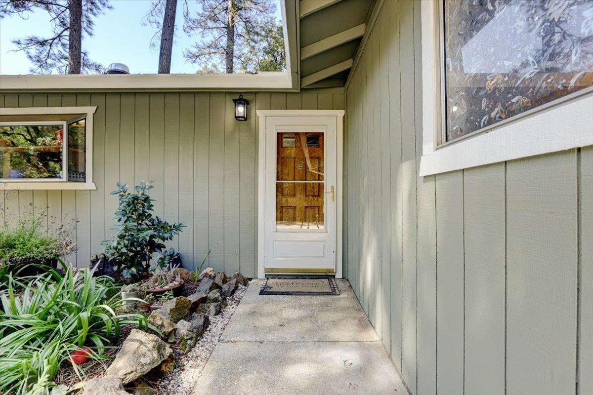 Detail Gallery Image 5 of 78 For 12001 Pine Cone Cir, Grass Valley,  CA 95945 - 3 Beds | 2 Baths
