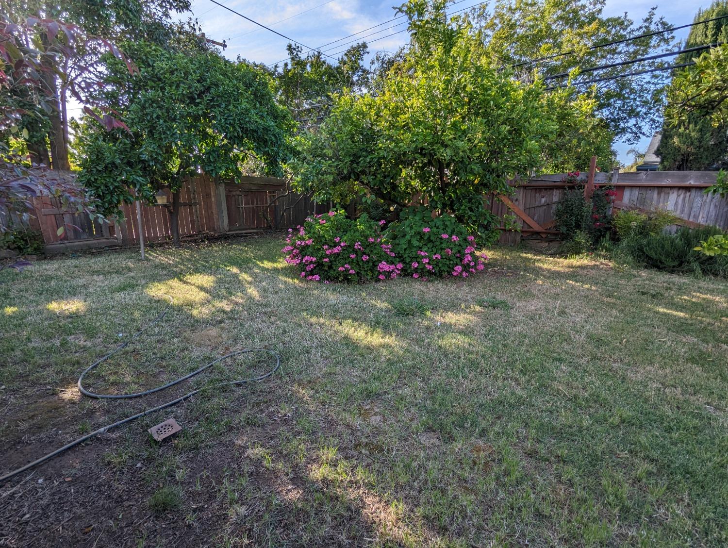 Detail Gallery Image 2 of 18 For 4205 42nd Ave, Sacramento,  CA 95824 - 3 Beds | 1 Baths