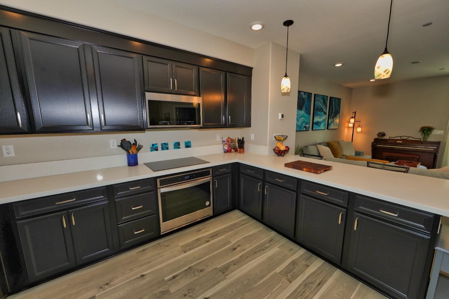 Detail Gallery Image 10 of 28 For 3062 Eagle Chase Walk, Sacramento,  CA 95833 - 3 Beds | 3/1 Baths