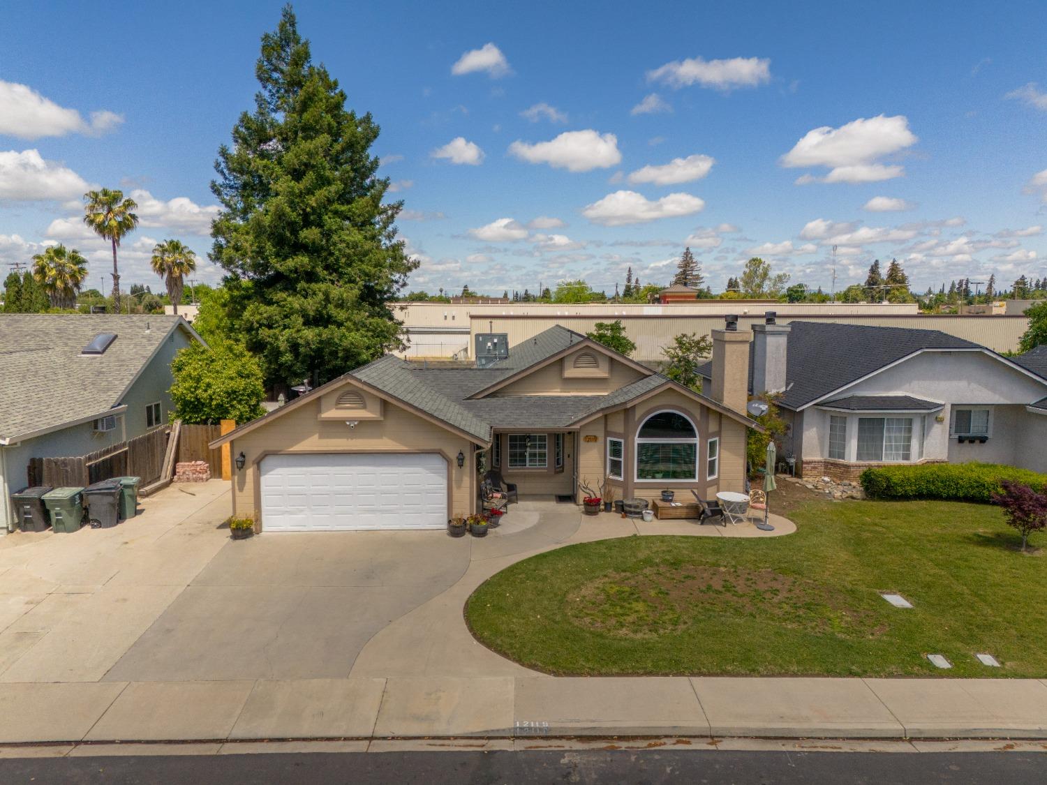 Detail Gallery Image 2 of 16 For 12119 Chad Ln, Waterford,  CA 95386 - 3 Beds | 2 Baths