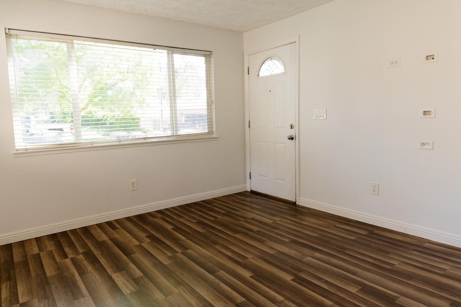 Detail Gallery Image 2 of 14 For 1824 Evergreen Ave, West Sacramento,  CA 95691 - 2 Beds | 1 Baths