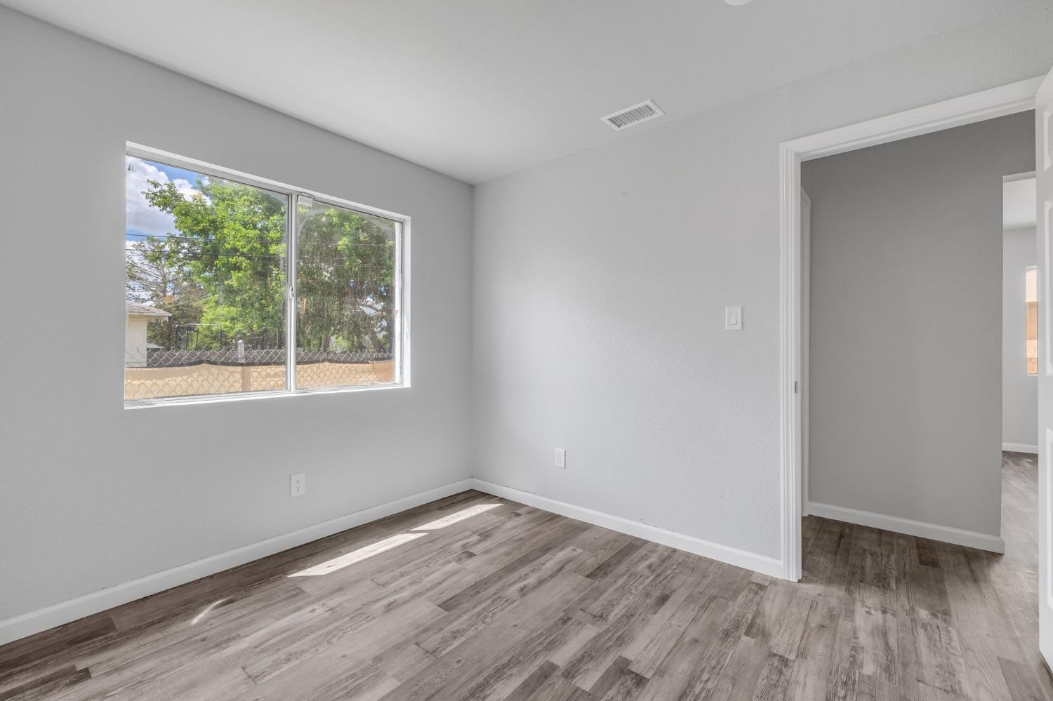 Detail Gallery Image 18 of 29 For 2320 Traction Avenue, Sacramento,  CA 95815 - 3 Beds | 1 Baths