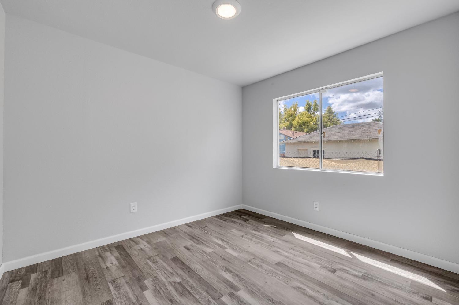 Detail Gallery Image 16 of 29 For 2320 Traction Avenue, Sacramento,  CA 95815 - 3 Beds | 1 Baths