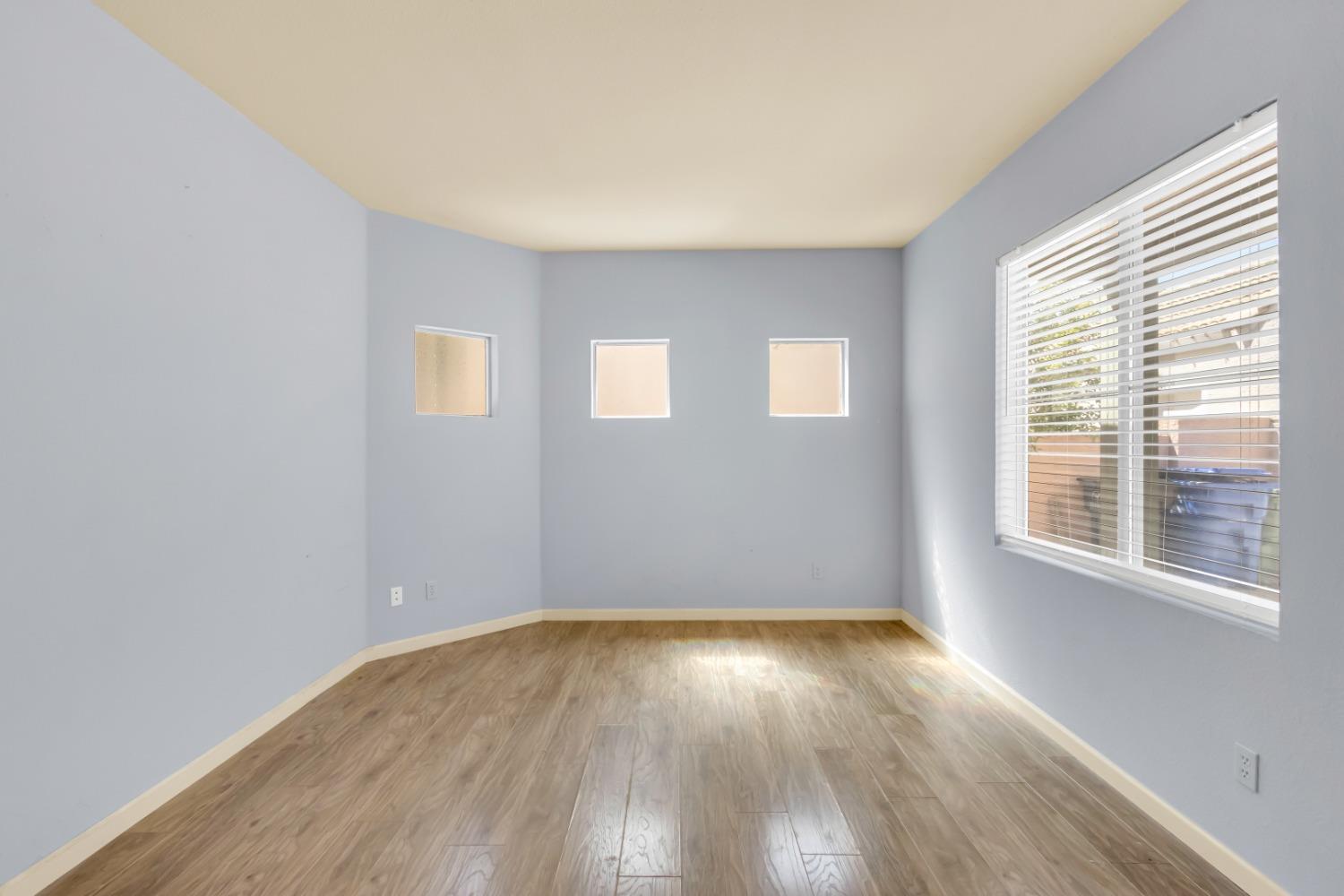 Detail Gallery Image 30 of 59 For 3134 E Laguna Ct, Elk Grove,  CA 95758 - 3 Beds | 2/1 Baths