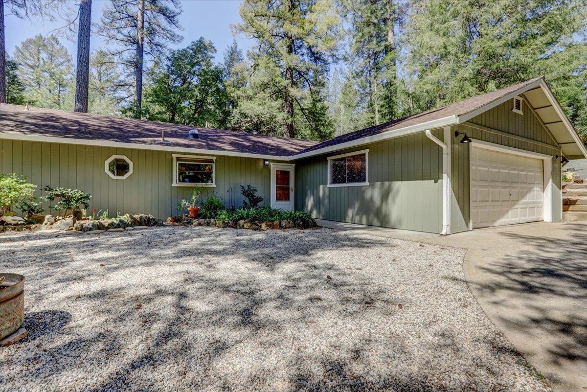 Detail Gallery Image 4 of 78 For 12001 Pine Cone Cir, Grass Valley,  CA 95945 - 3 Beds | 2 Baths