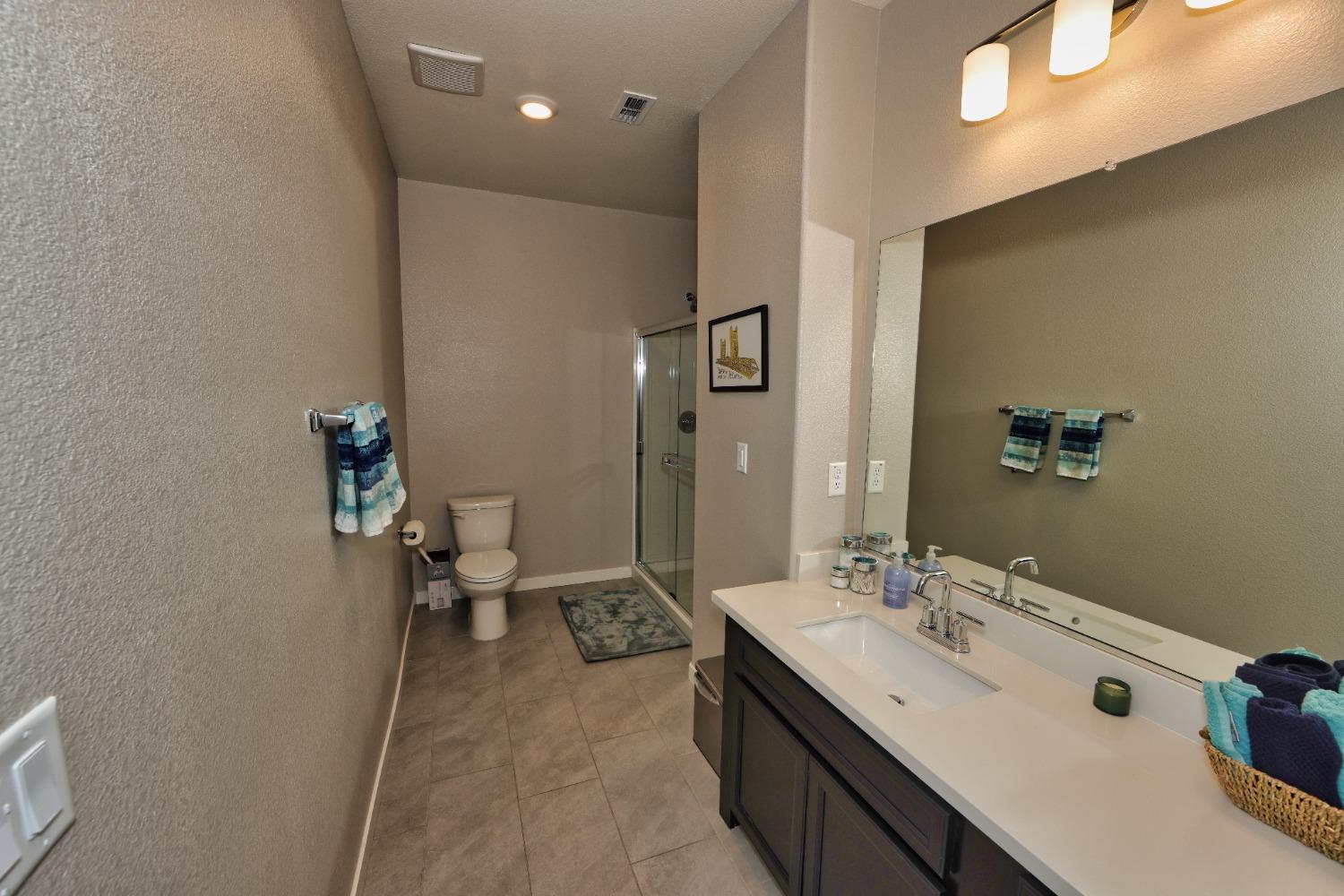 Detail Gallery Image 4 of 28 For 3062 Eagle Chase Walk, Sacramento,  CA 95833 - 3 Beds | 3/1 Baths