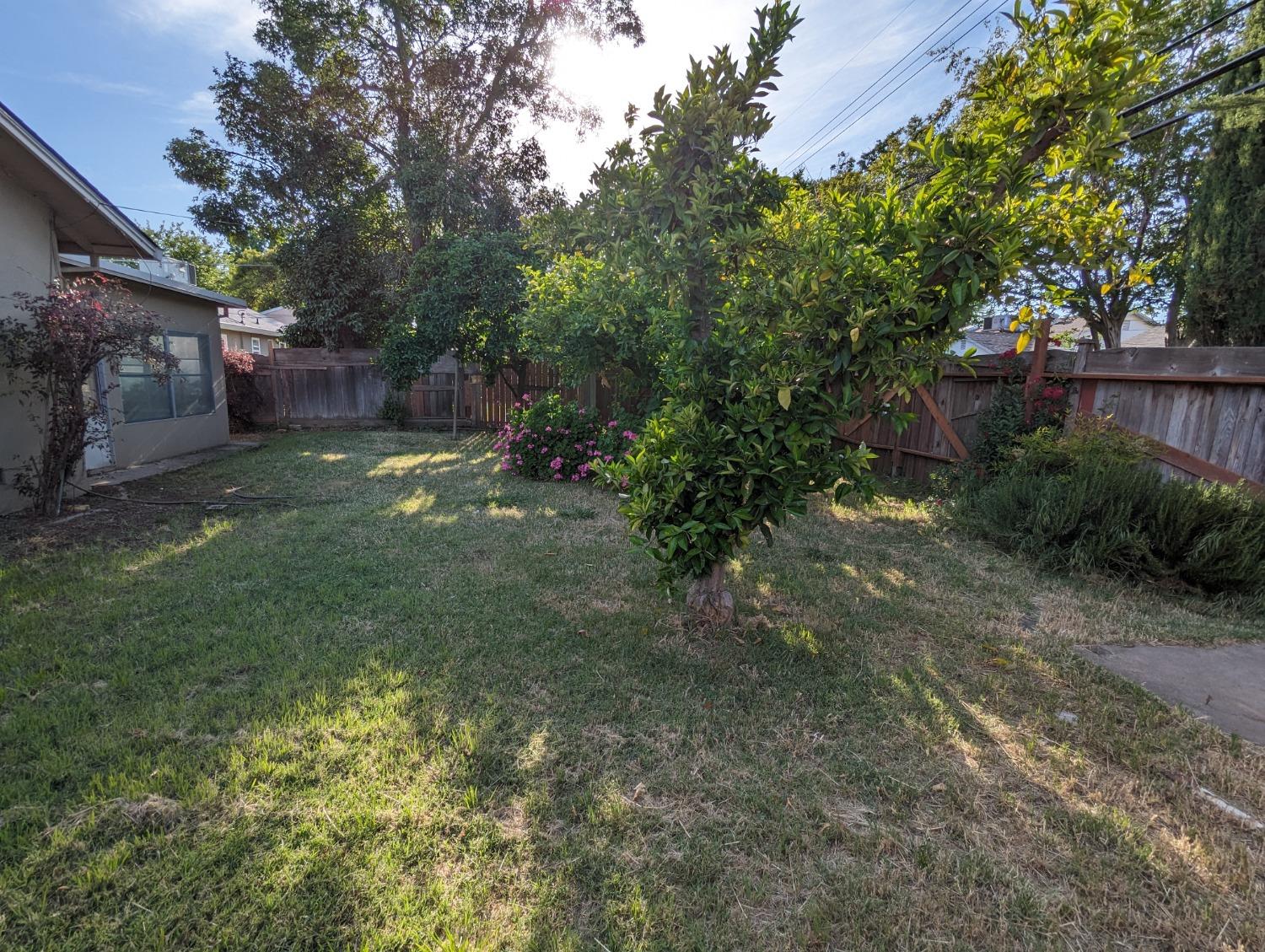 Detail Gallery Image 3 of 18 For 4205 42nd Ave, Sacramento,  CA 95824 - 3 Beds | 1 Baths