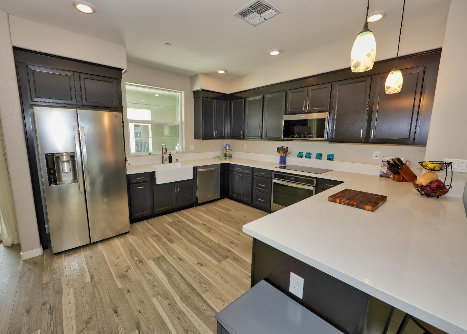 Detail Gallery Image 9 of 28 For 3062 Eagle Chase Walk, Sacramento,  CA 95833 - 3 Beds | 3/1 Baths