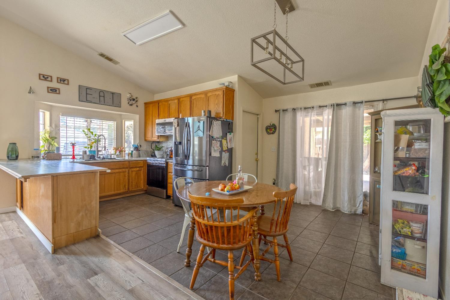 Detail Gallery Image 14 of 16 For 12119 Chad Ln, Waterford,  CA 95386 - 3 Beds | 2 Baths