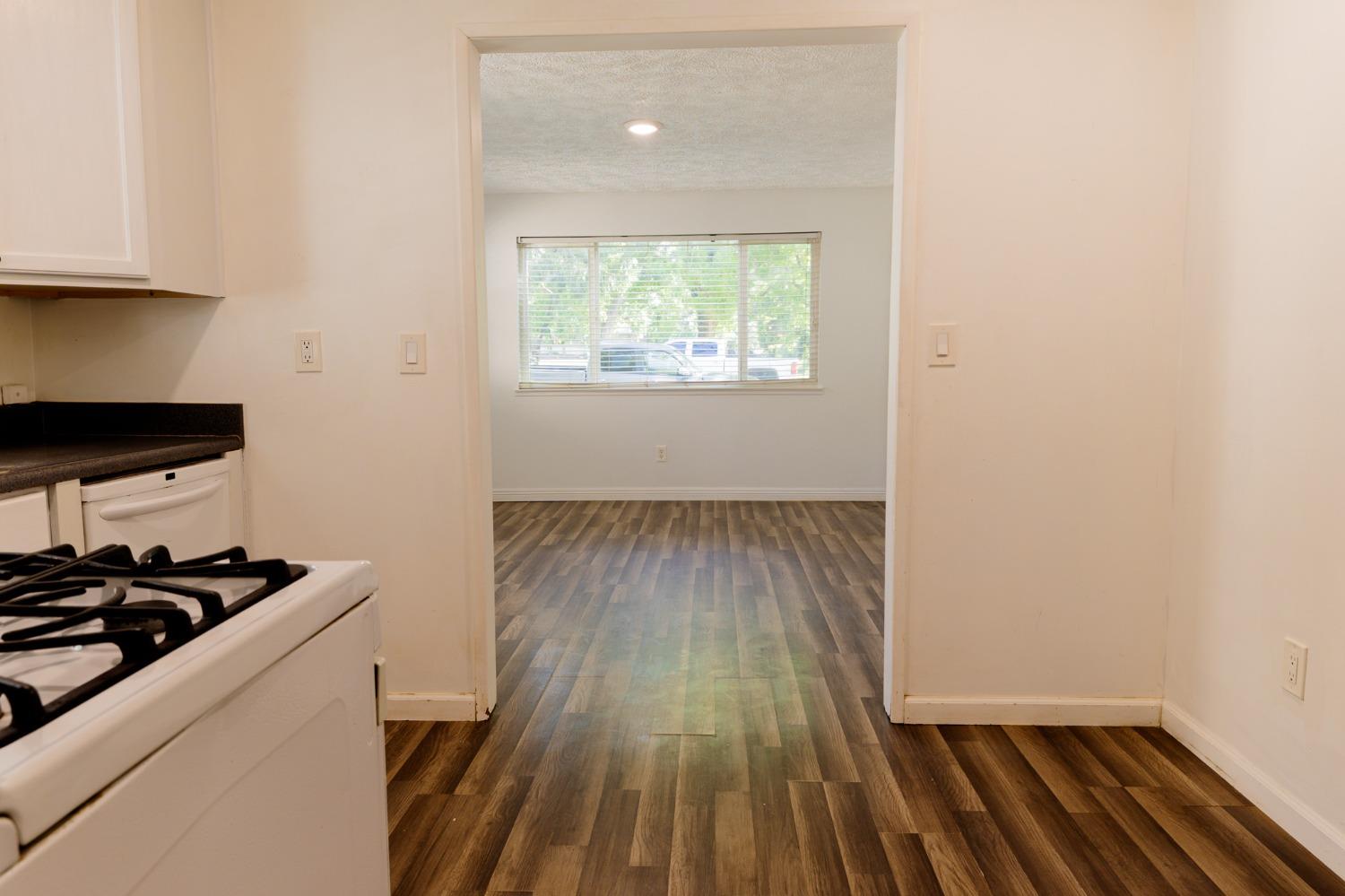 Detail Gallery Image 5 of 14 For 1824 Evergreen Ave, West Sacramento,  CA 95691 - 2 Beds | 1 Baths
