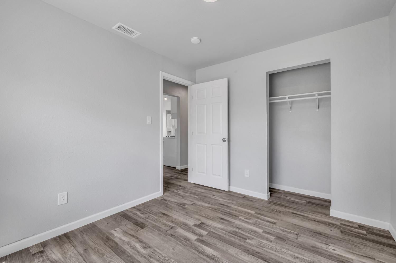 Detail Gallery Image 17 of 29 For 2320 Traction Avenue, Sacramento,  CA 95815 - 3 Beds | 1 Baths