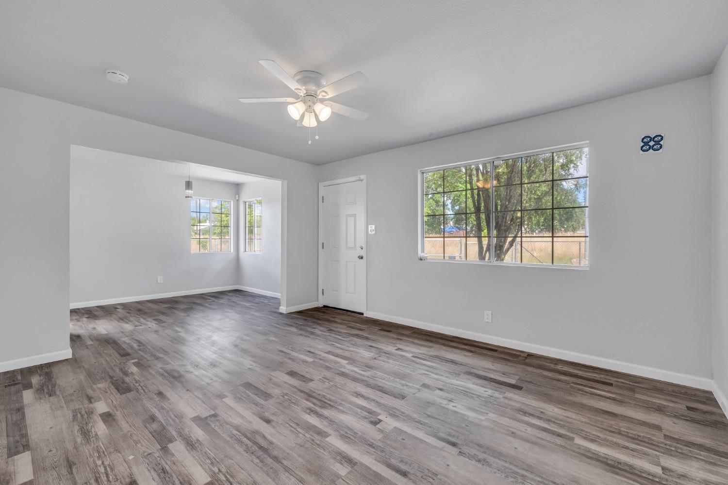 Detail Gallery Image 5 of 29 For 2320 Traction Avenue, Sacramento,  CA 95815 - 3 Beds | 1 Baths