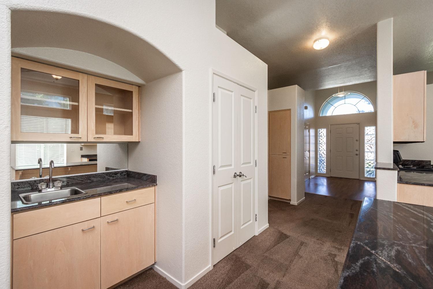 Detail Gallery Image 13 of 58 For 9088 Bedrock Ct, Sacramento,  CA 95829 - 4 Beds | 2/1 Baths