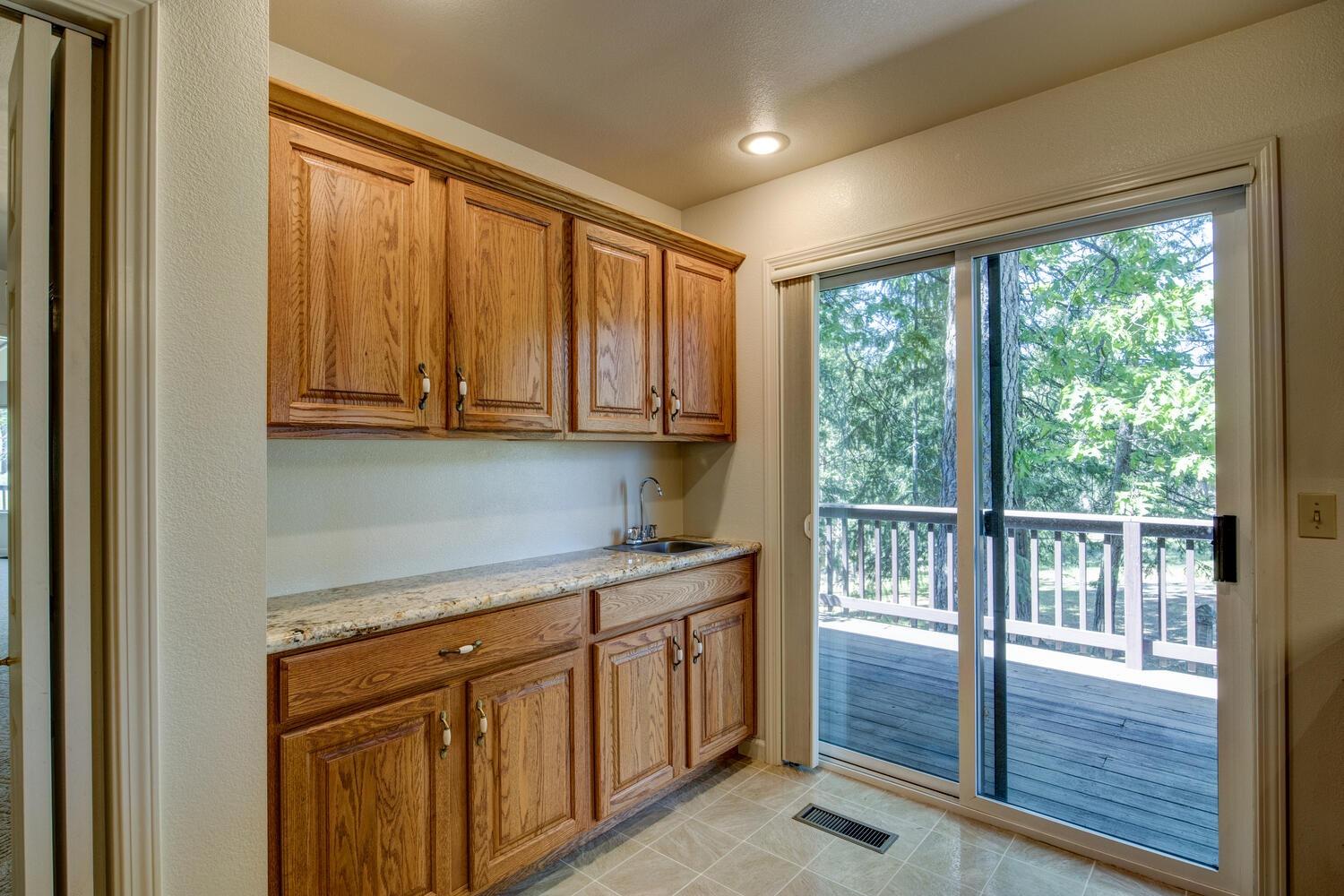 Detail Gallery Image 10 of 44 For 18500 Pine Tree Way, Mokelumne Hill,  CA 95245 - 3 Beds | 2/2 Baths