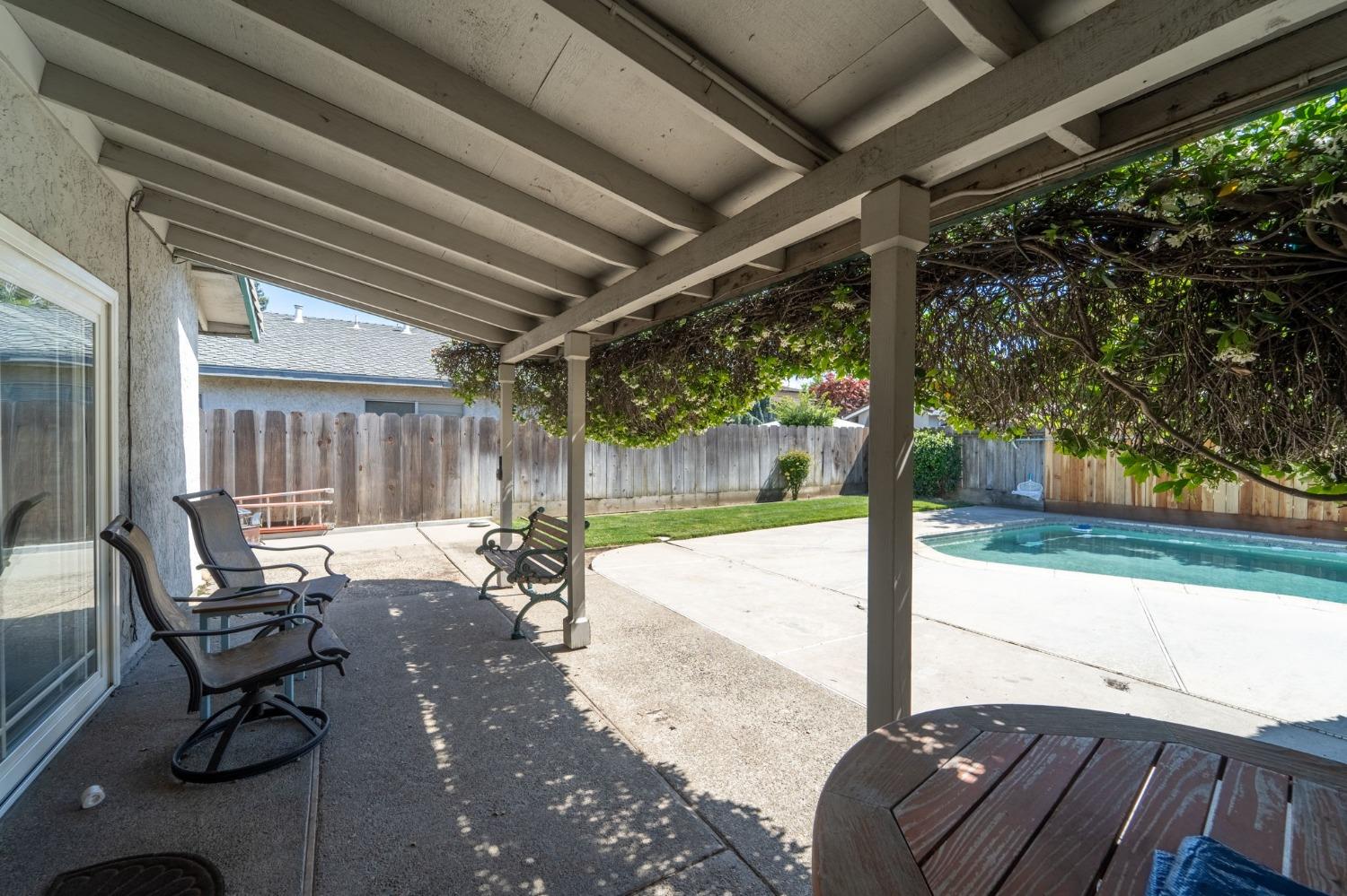 Detail Gallery Image 25 of 28 For 845 Siskiyou Ln, Manteca,  CA 95336 - 4 Beds | 2 Baths