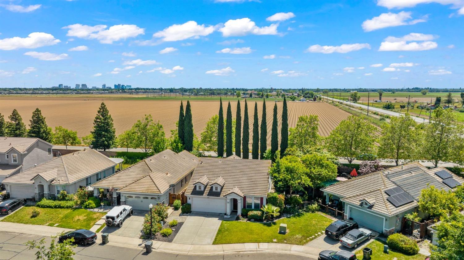 Detail Gallery Image 2 of 53 For 3372 Zalema Way, Sacramento,  CA 95834 - 3 Beds | 2 Baths