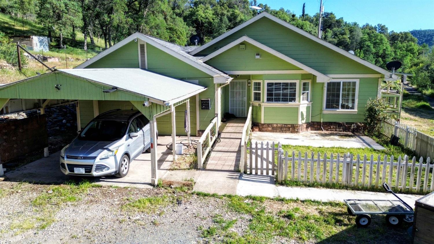 Detail Gallery Image 2 of 39 For 4735 Mary Harrison Mine Rd, Coulterville,  CA 95311 - 3 Beds | 2/1 Baths