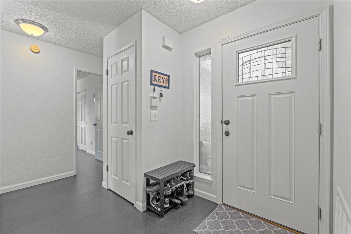 Detail Gallery Image 4 of 29 For 8505 Sunrise Woods Way, Sacramento,  CA 95828 - 3 Beds | 2 Baths