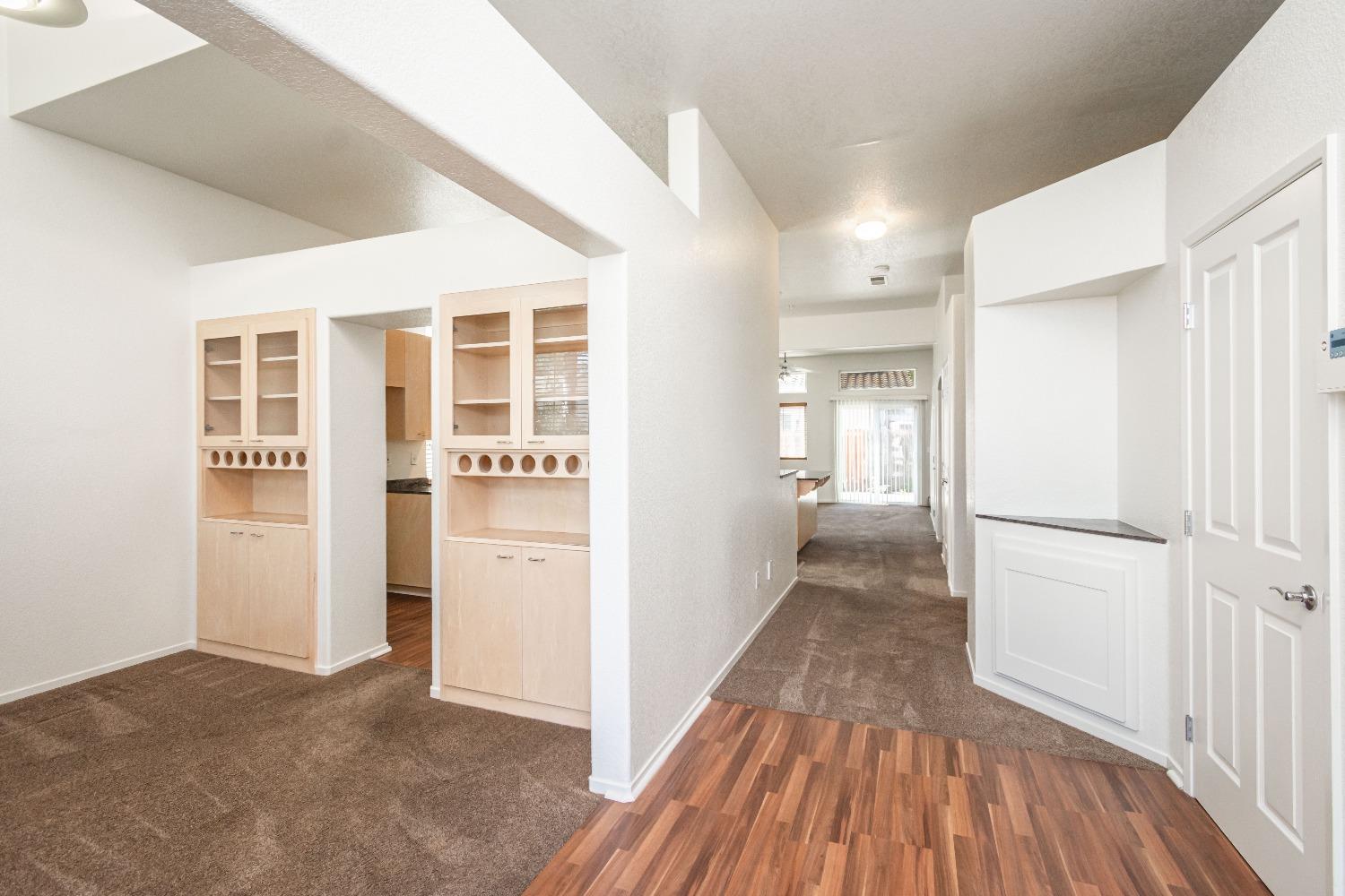 Detail Gallery Image 9 of 58 For 9088 Bedrock Ct, Sacramento,  CA 95829 - 4 Beds | 2/1 Baths