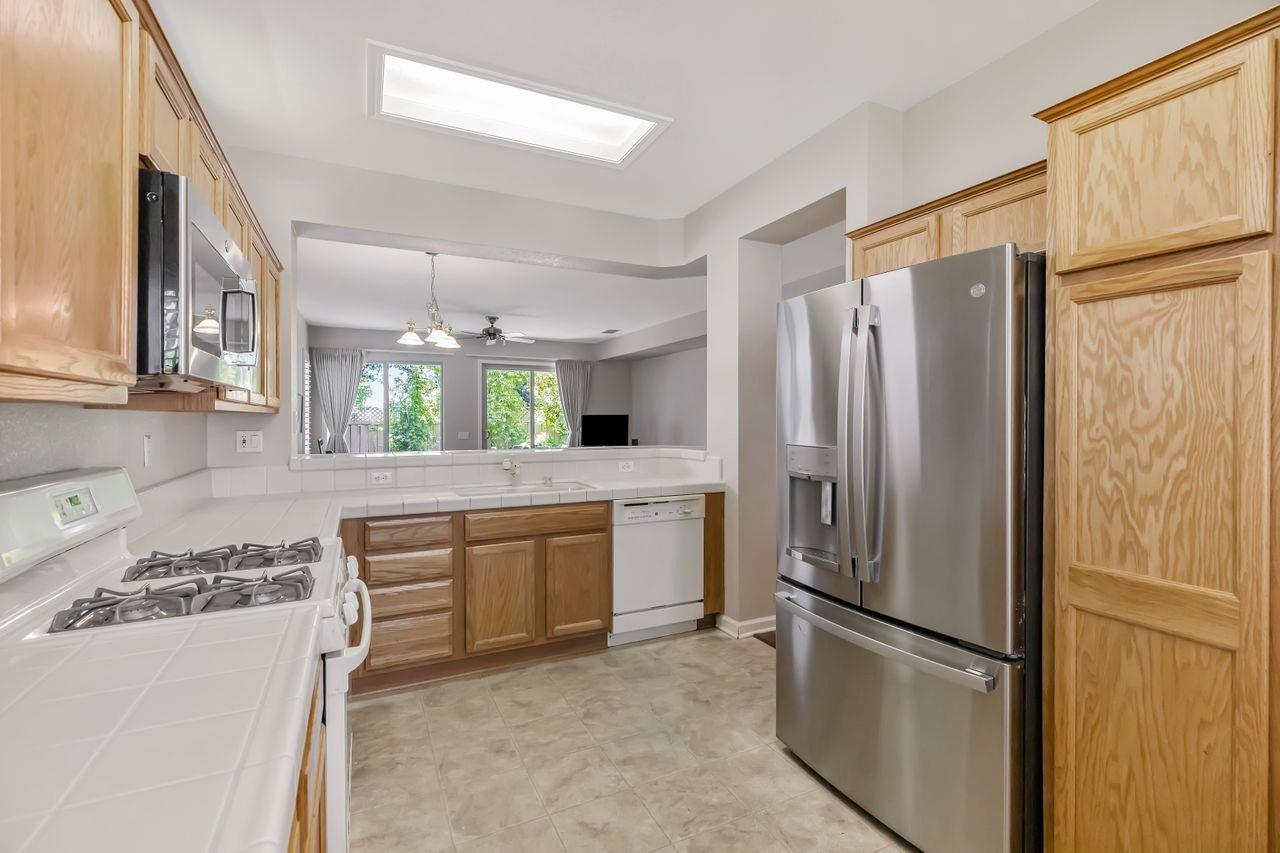 Detail Gallery Image 7 of 32 For 2045 Stonecrest Ln, Lincoln,  CA 95648 - 2 Beds | 2 Baths