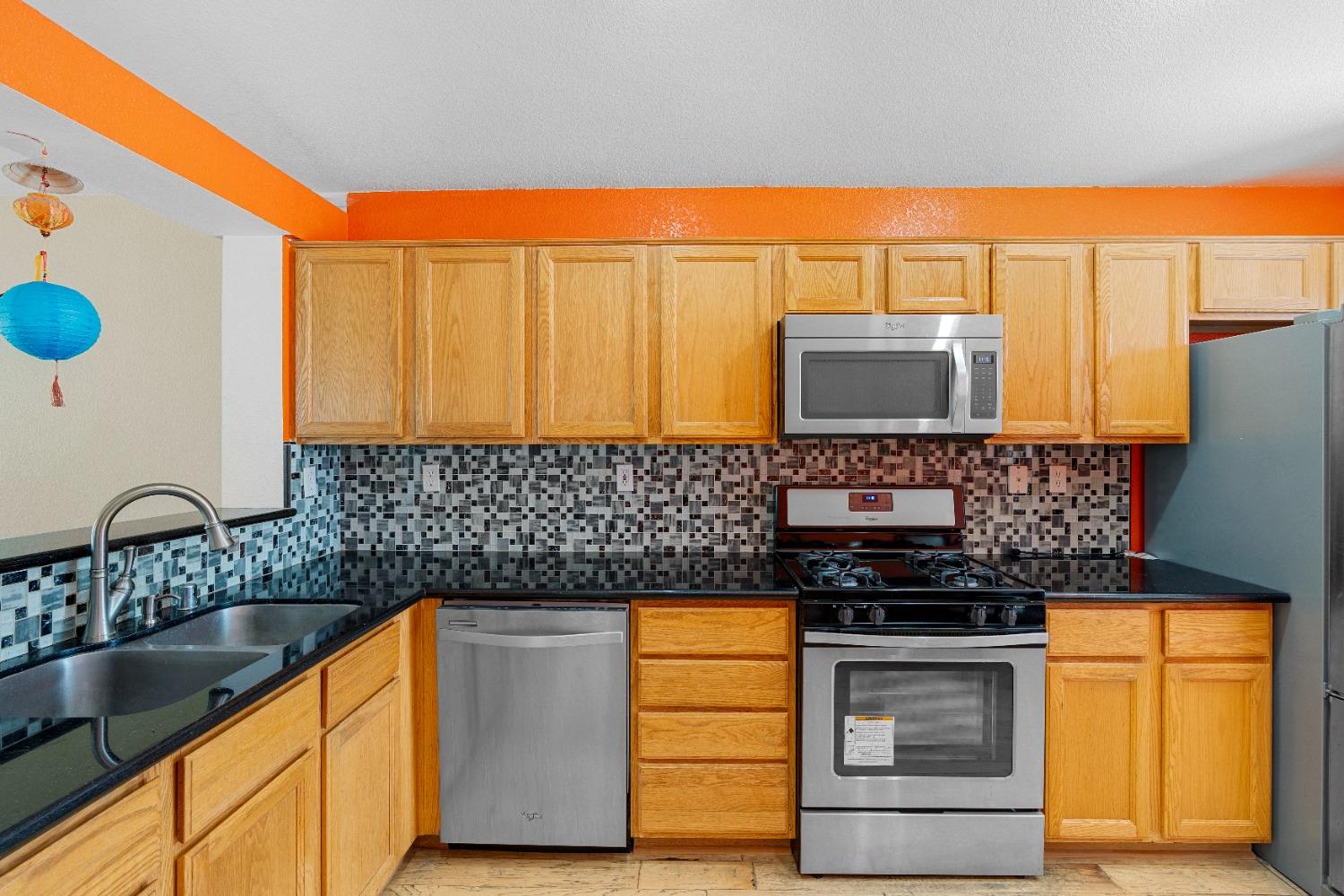 Detail Gallery Image 7 of 26 For 8384 Pelligrini Ct, Sacramento,  CA 95829 - 3 Beds | 2 Baths