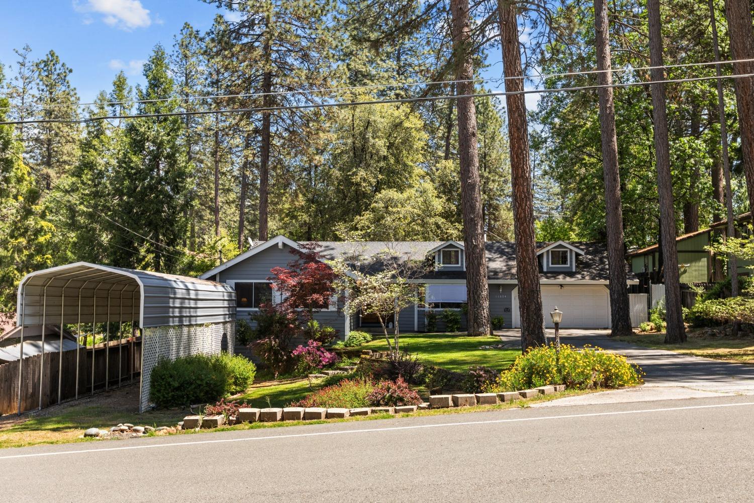 Detail Gallery Image 1 of 36 For 11654 Ragan Way, Grass Valley,  CA 95949 - 3 Beds | 2 Baths